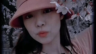 QuEeN JeNnIe }:) دُخطر‌ِقشنگم،-