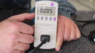 How to use a Kill A Watt and save moneyاستفاده از یک کنتور کوچک قابل حمل کنتور برق پرتابل