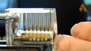 مراحل نحوه باز کردن قفل آویز بدون کلید