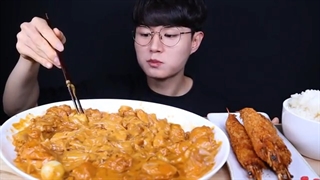 اسمرفود/خوردن میگو سوخاری