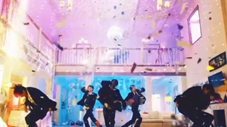 موزیک ویدیو "DRUNK-DAZED" به 16 میلیون بازدید در یوتیوب رسید.