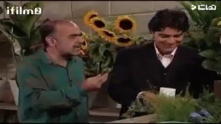 چرا نمیخندی... بخند...همه دارن میخندن.