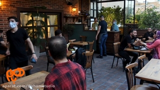 نمونه کار استودیو باهم: رفتار پرسنل با میهمانان در کافه (کافه کتاب ققنوس)