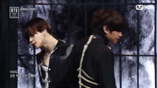 اجرای بی تی اس  FAKE A LOVE . خیلییییی عالیههه . لطفا لایک کنید و کامنت بذارید .