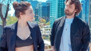 Adamasali  سناریو خوانی سریال داستان جزیره بزودی از استار تیوی با زیرنویس فارسی گذاشته میشه