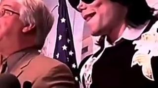 مایکل جکسون فان این ادامه اون دوش عطره...