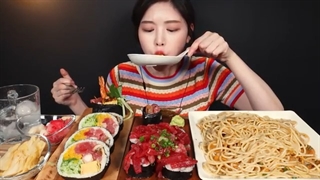 اسمر  Tuna Maki and Sea Urchin Roe Pasta