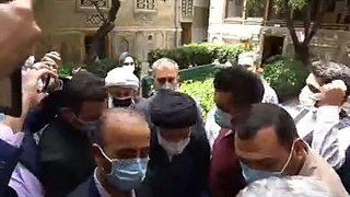 بازدید آیت الله رئیسی، سید محرومان از بازار پایتخت