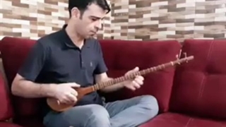 اجرای-آهنگ-آتش-در-نیستان-با-سه-تار-و-آواز-استاد مهرداد بابایی-240p