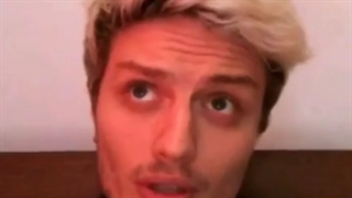 وقتی جانانم پوبون همش هول میکنه و سوتی میده-_-♡ کپ