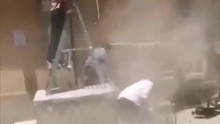 پخش زنده افتادن کولر گازی روی شاگرد تعمیر کار کولر گازی