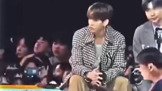 27.همرو بیخیال فقط شوگا که زحمت بلند شدنم به خودش نداد