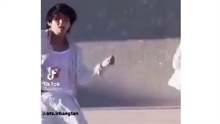 به نظرتون سازندیه‌این‌کلیپ‌منو‌ب‌شاگردی‌قبول‌میکنه؟