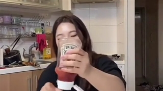 بادکنک یا سوسیس؟XD