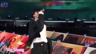 اجرای آهنگ Dis_ease از بی تی اس در کنسرت muster امروز