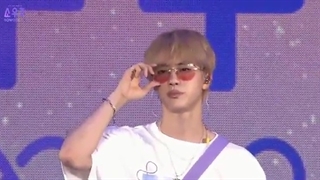 عادت همیشگی جین در کنسرت ها ^_^