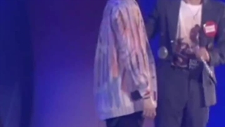 چرا پیشی رو خیس میکنین^_^