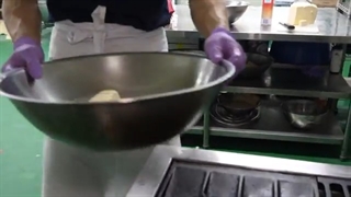 شکلات بمبی! کیک شکلاتی آجیلی  Chocolate Bomb! Chocolate Nut Cake