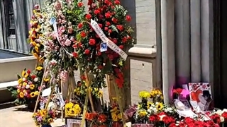 لایو انجمن از آرامگاه مایکل جکسون (۱)  (2021 .25 june )  به مناسبت 12 سالگرد در گذشت ..جای منم خالی کنید.. (کپشن)