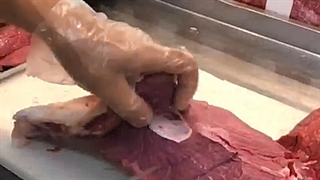 واقعا جلوی چشم خودمون سوسیس و کالباس تولید میشه؟