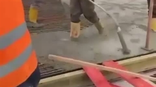 ویبره زدن بتن با شیلنگ ویبراتور | بازرگانی لرزان صنعت