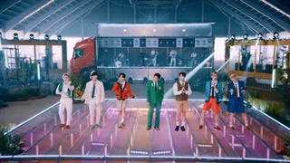 اجرای آهنگ Dynamite از BTS در the Live Lounge
