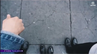 هروقت این اهنگو گوش میدم گریم میگیره شاید به خاطر اینه که واسه اروها خوندنش:))