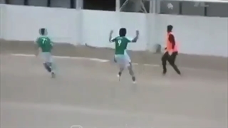 بیچاره فکر کنم ضربه مغزی شد :_(
