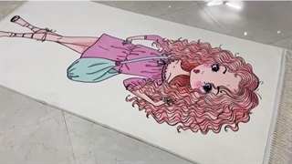 فرش کودک چاپی دخترموفرفری زمینه کرم