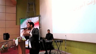 اجرای آهنگ بهنام بانی در جشن مدرسه