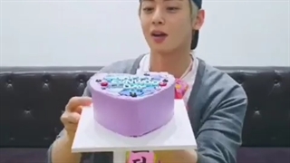 کیک بریدن بقیه اعضا VS ام جی_چا اوون وو_مون بین_راکی_جین جین_سانها