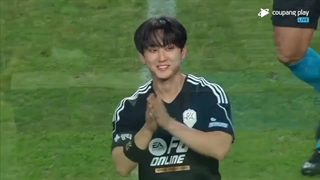 ویدئو منتشر شده از شوت اول چانگبین ( STRAY KIDS)  برای شروع مسابقه فوتبال بین تیم k-league و AT madri