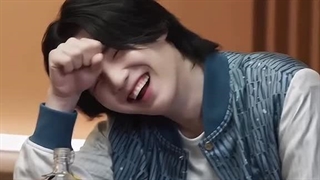 مکنه‌ای که ادای هیونگشو درمیاره و هیونگش قش و ضعف میکنه براش ^^