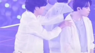 وقتی جیمین توی کنسرت چرت میزنه