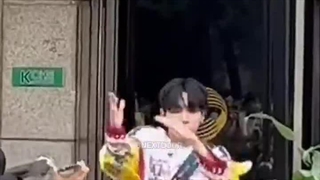 *وقتی تصمیم میگیره درست دم در میوزیک بانک چالششونو بره