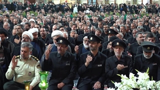 آیین شمع گردانی در شام غریبان امام رضا(ع) در حرم مطهر رضوی