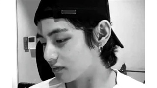 کیم تهیونگی که به لطف فندوم سمش دیگه هرگز نتونست آهنگو گوش بده