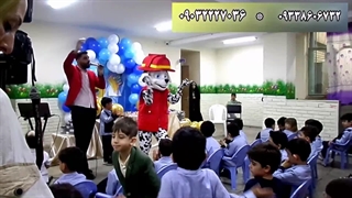 برگزاری جشن مدرسه با حضور سگ نگهبان