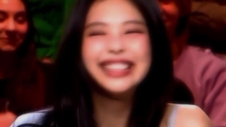 ولی جوری که جنی قشنگه~~~~..واقعا حقش نیست هیت بگیره آخه دختر به این قشنگی:)