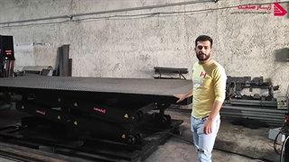 قدرت‌نمایی در حمل بارهای سنگین با بالابر آکاردئونی ۵ تنی