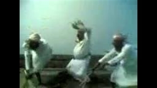 تریاک فروش نگام کرد یواشکی صدام کرد